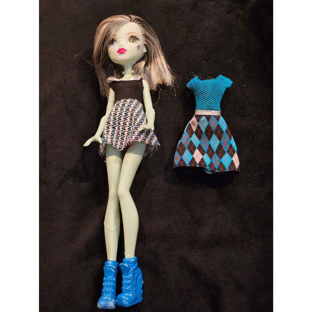 Frankie monster high doll with 2 dresses